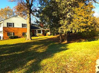 22W442 Hillcrest Ter, Medinah, IL 60157