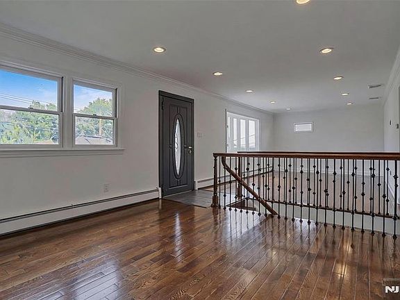 4th image of 662 Teneyck Ave