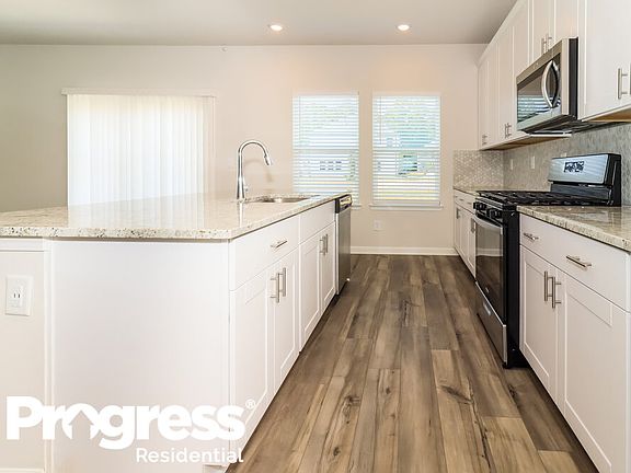 5th image of 512 Magnolia Way