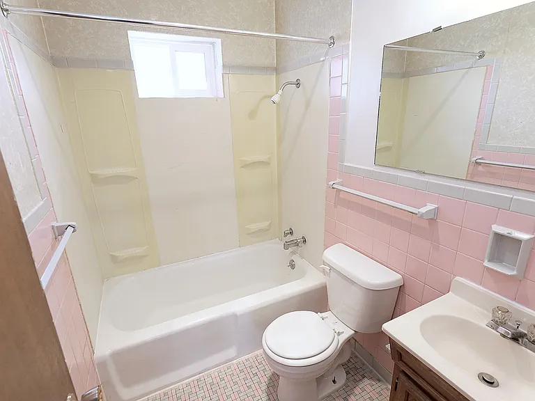 1227 D St #6 — Photo 14