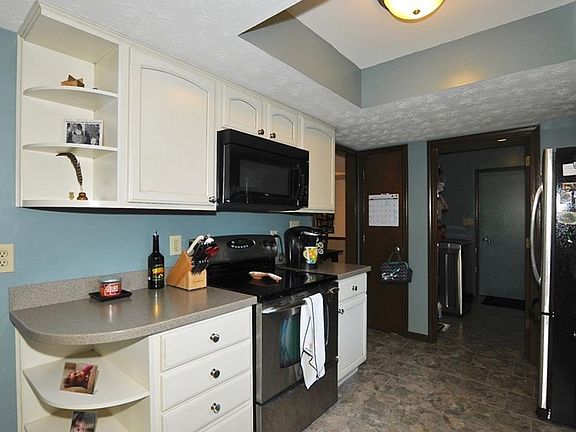 5th image of 645 Beech Dr W