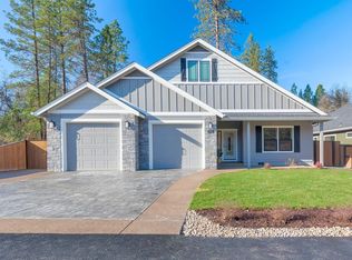 2532 Overland Dr, Grants Pass, OR 97527