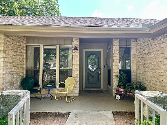 2nd image of 1911 Oakview Dr