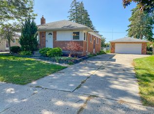 29907 Oakgrove St, Saint Clair Shores, MI 48082