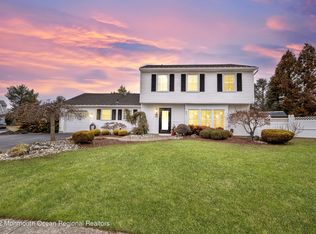5 Roslyn Ct, Howell, NJ 07731