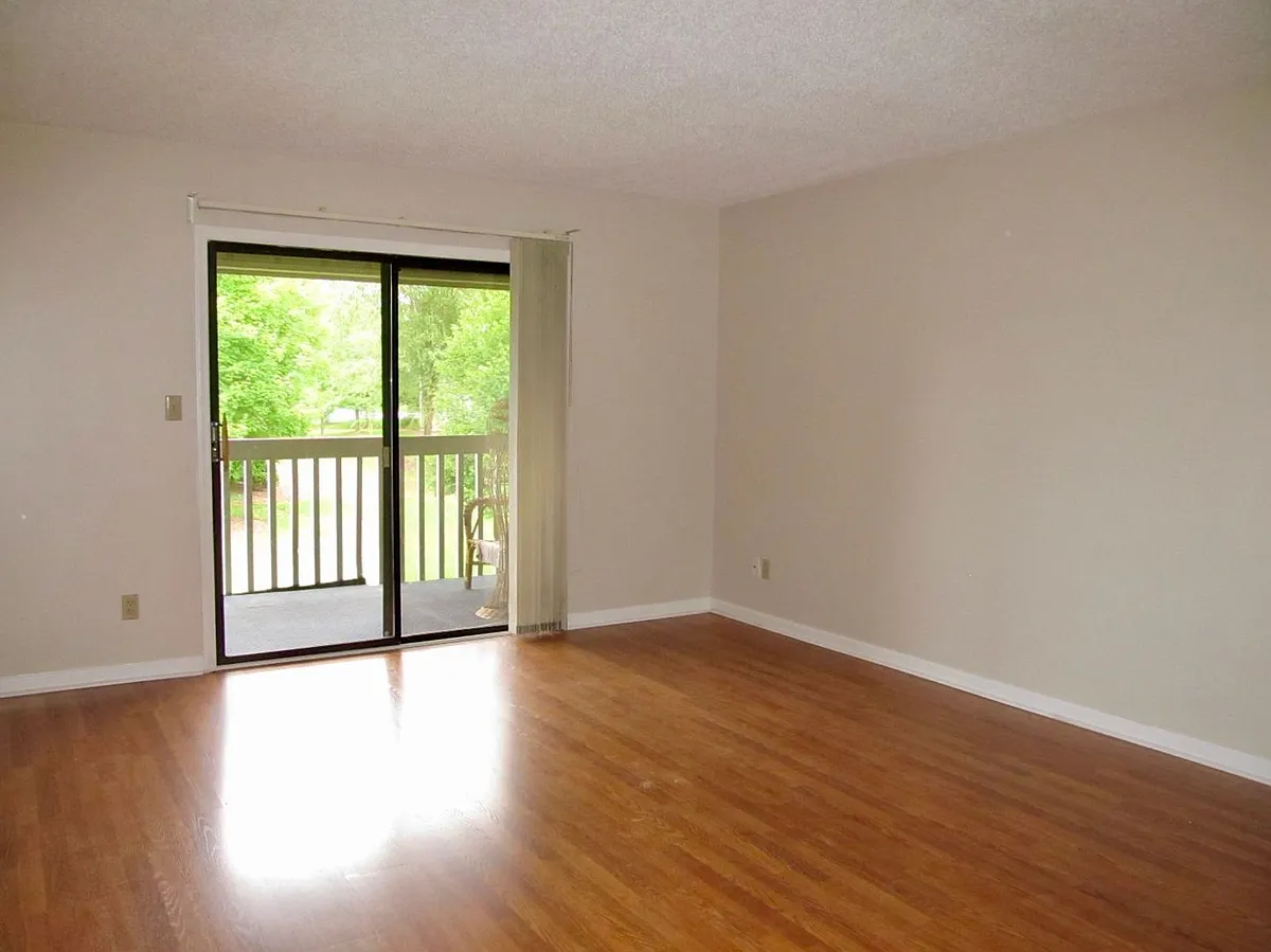 Building Photo - 804 Abbey Cir