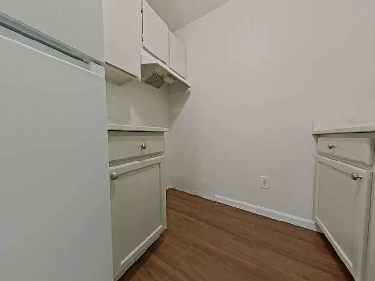 427 S Main St #5 — Photo 3