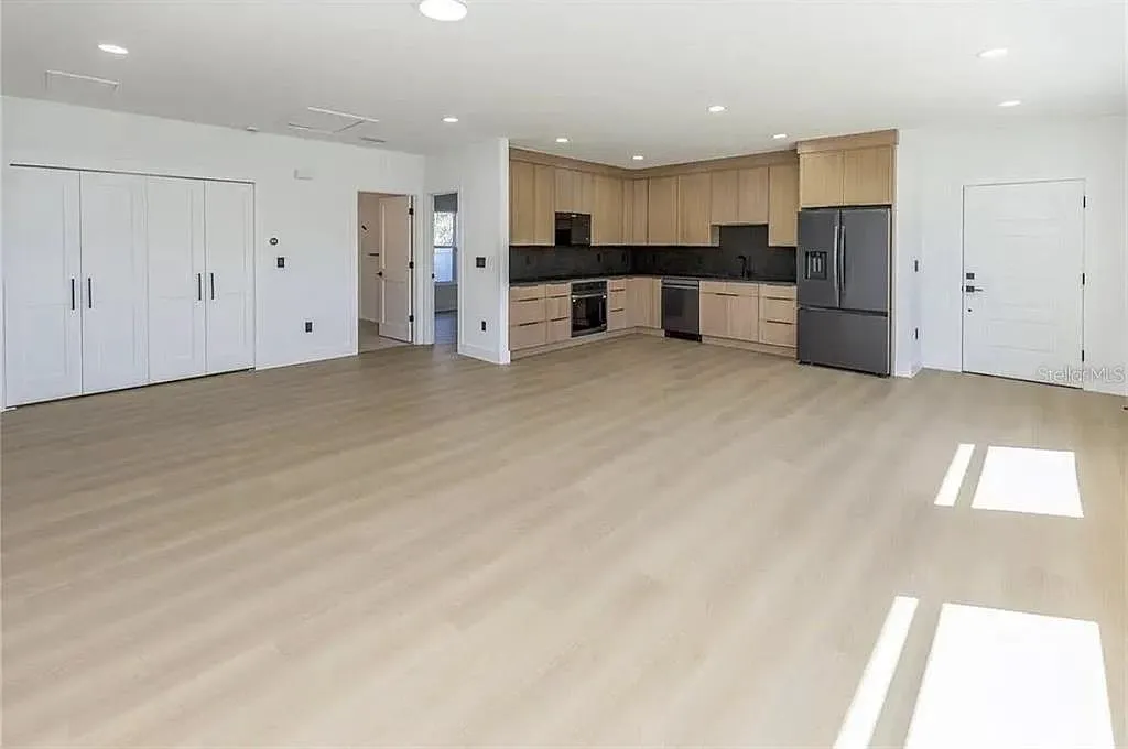 3 bed, 2.0 bath, 1200 sqft, $2,395 — Photo 3
