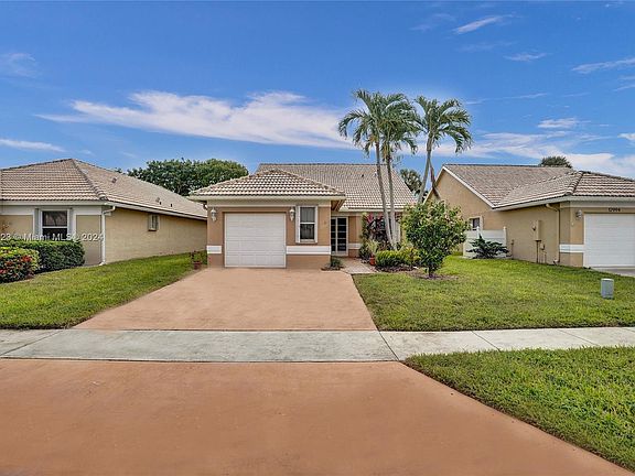 2nd image of 12998 Hampton Lakes Cir