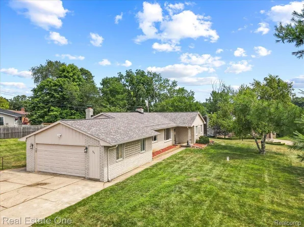 225 Cross Timbers St, Oxford, MI 48371