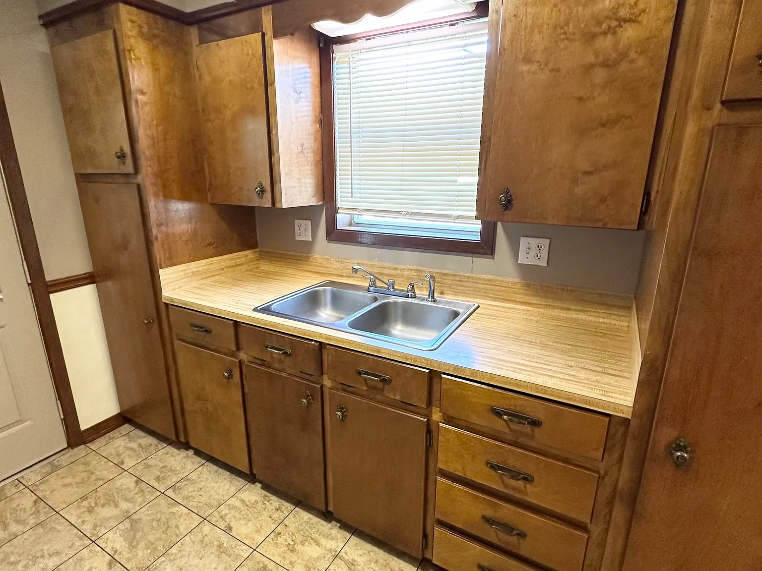2 bed, 920 sqft, $990 — Photo 4