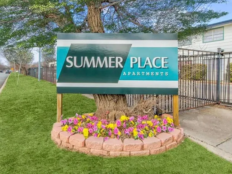 Summerplace Apartments — Photo 9