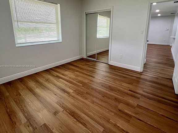 5th image of 110 Carolina Ave