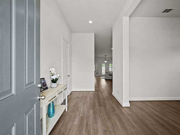 3rd image of 5811 Dublin Ln