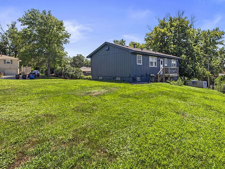 5508 S 122nd St — Photo 30