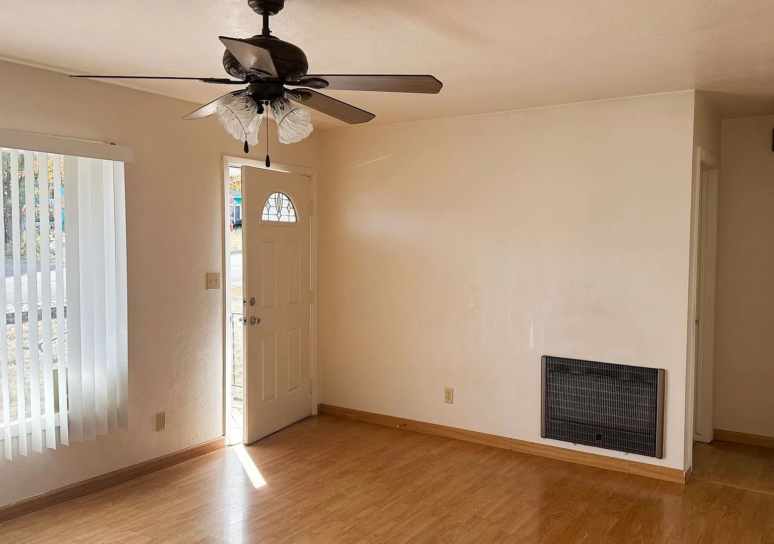 2 Bedroom 1 Bath House in Green — Photo 3