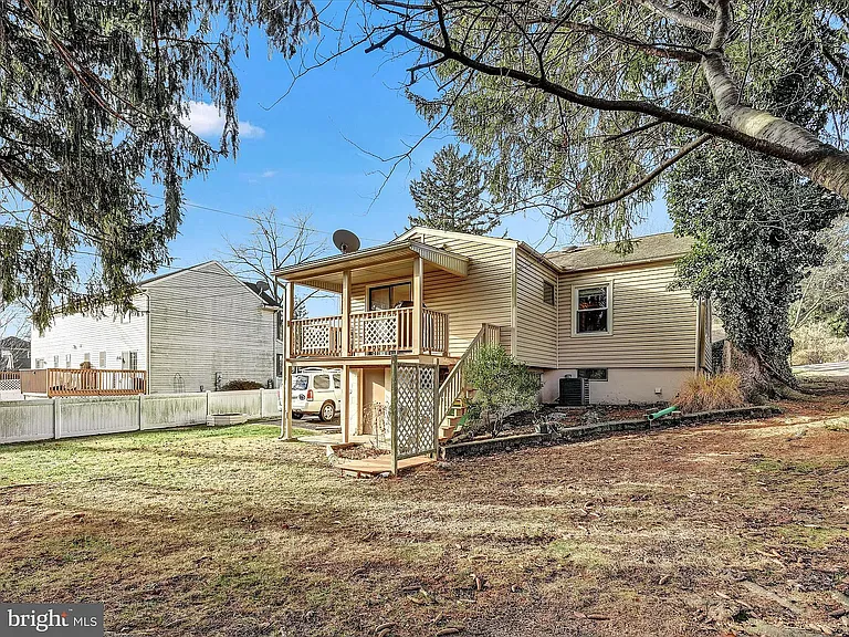 121 Norman St — Photo 7