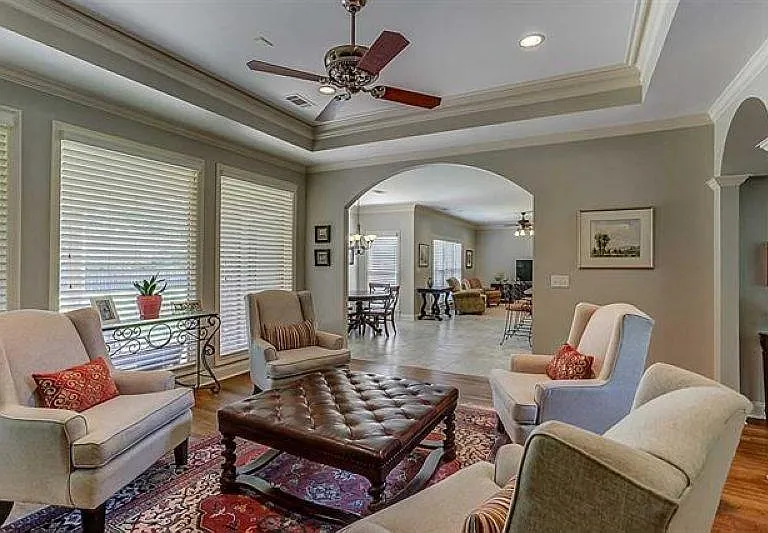 2520 Fox Hill Dr — Photo 24