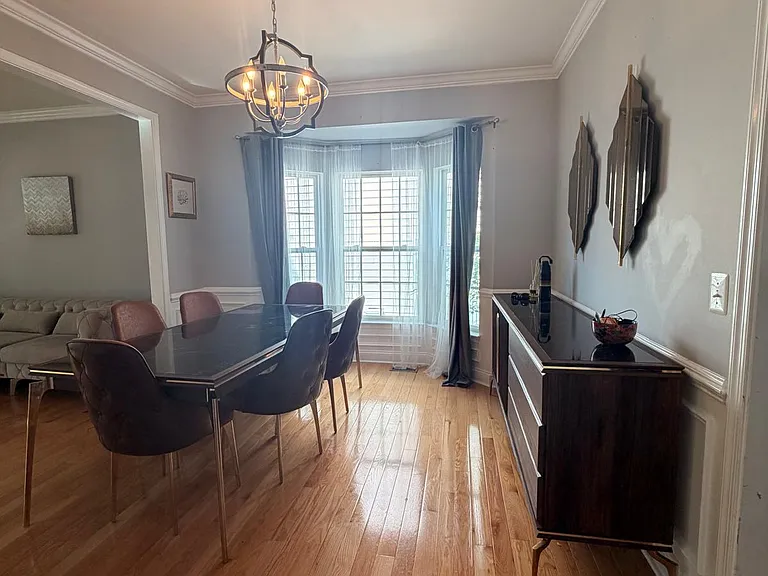 6805 Rathbone Pl — Photo 3