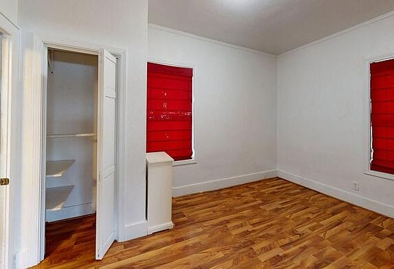 5th image of 205 3rd Ave NE