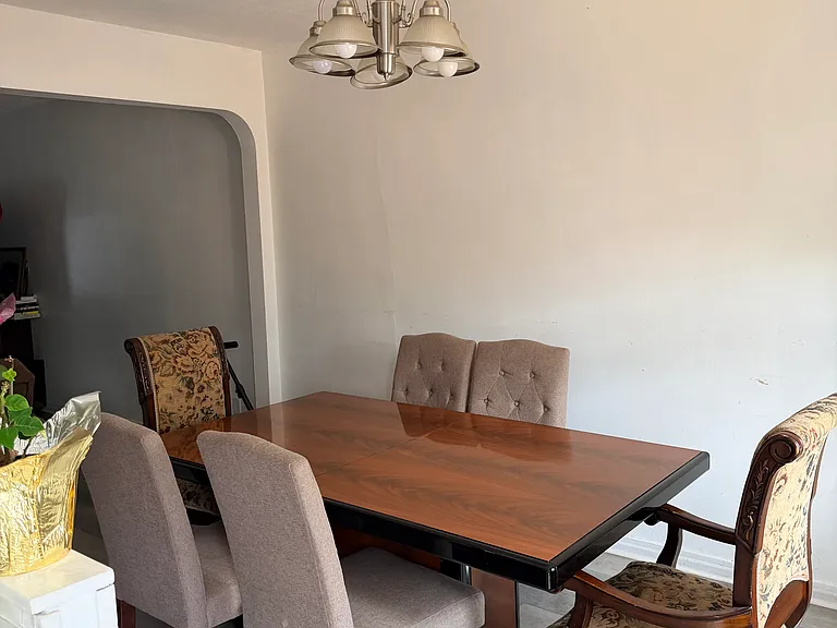 5653 Clearview Expy — Photo 4