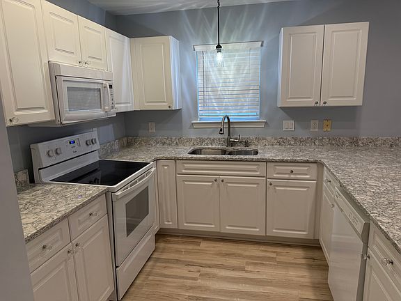 2nd image of 2152 Kings Gate Ln
