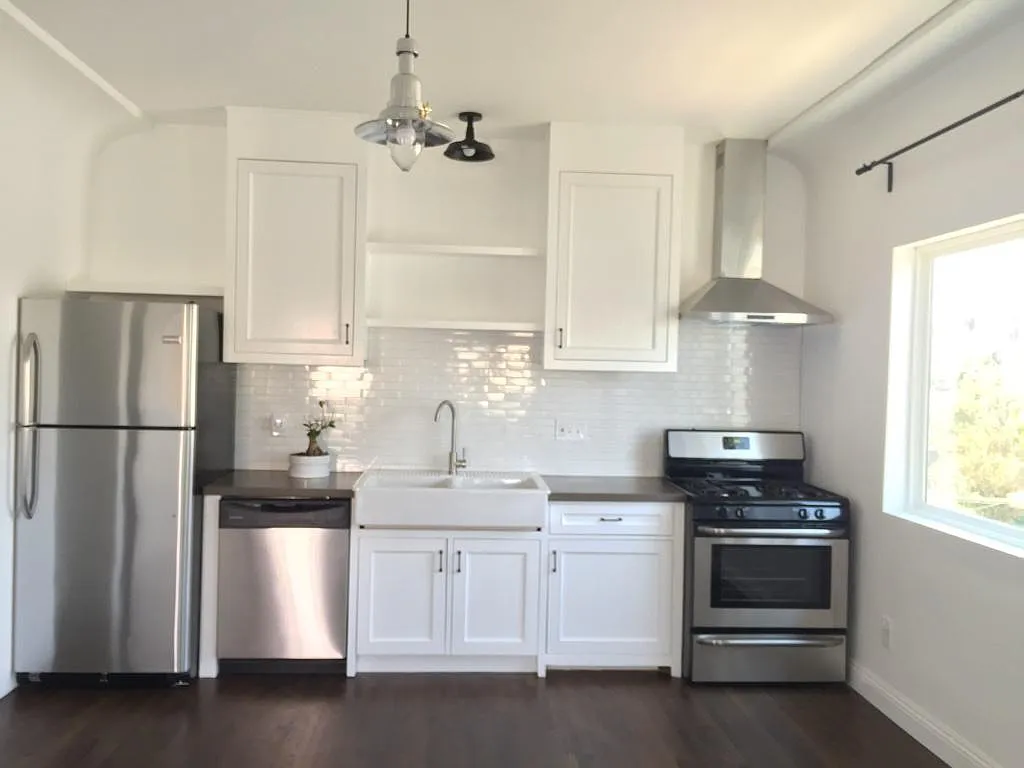 Building Photo - 3440 E 5th St #1/2