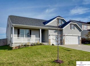 2461 Glacier Dr, Papillion, NE 68046