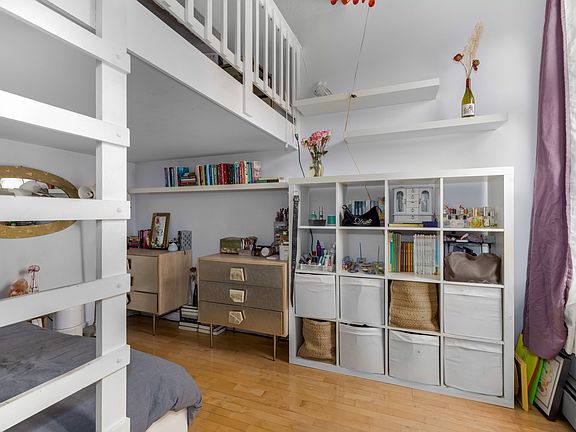5th image of 529 W 42nd St APT 3RS