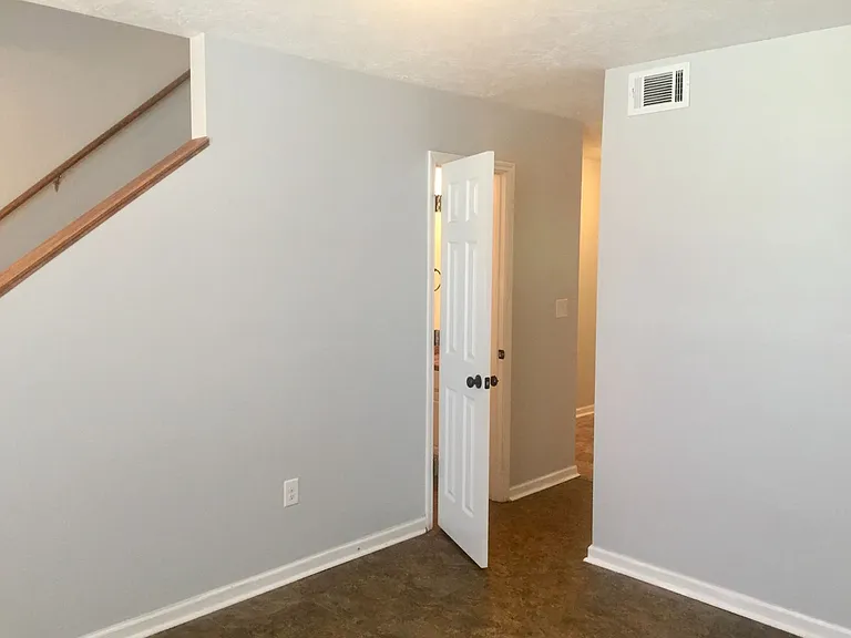 2708 Blossom Dr — Photo 4
