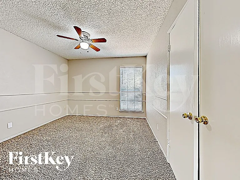 4338 Walsh Ln — Photo 10