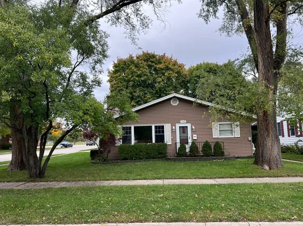 338 Krenz Ave S, Cary, IL 60013