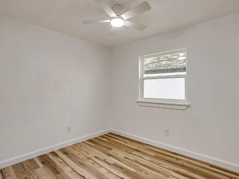 521 Mesquite Ave N — Photo 26