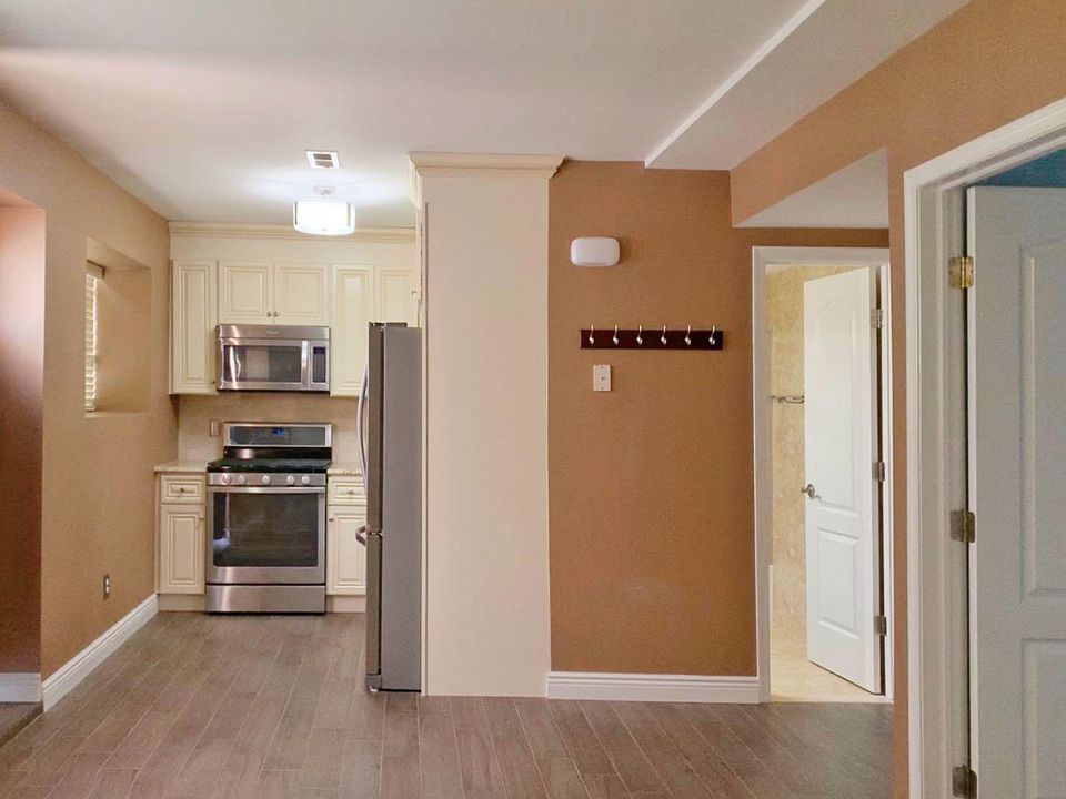 1st image of 296 Darlington Ave #1