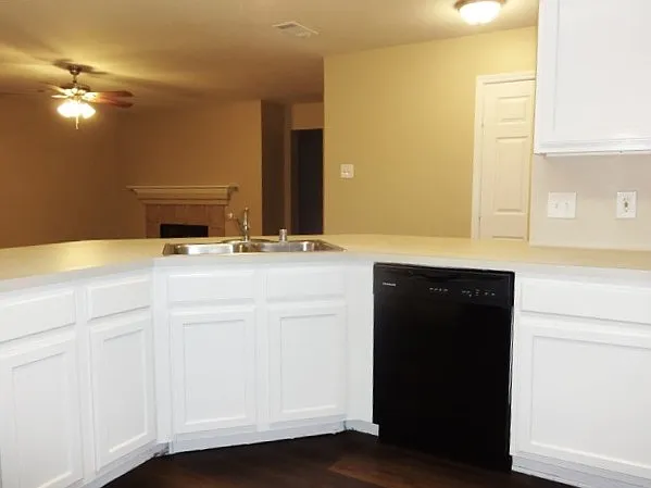 3 bed, 2.0 bath, 1589 sqft, $1,970 — Photo 4