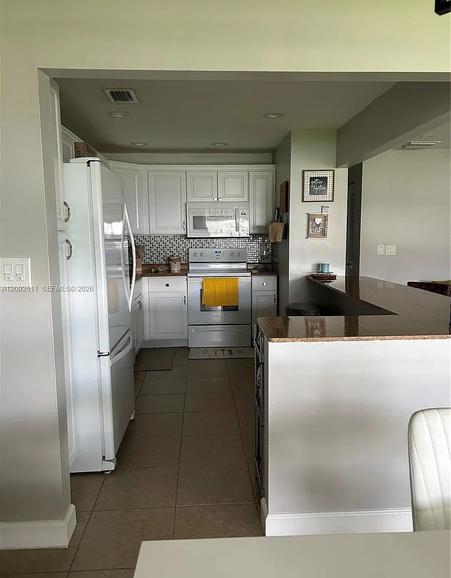 Lauderdale West Condo No — Photo 4