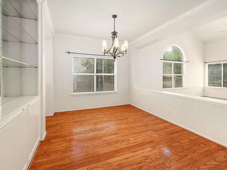 9401 Caracas Dr — Photo 8