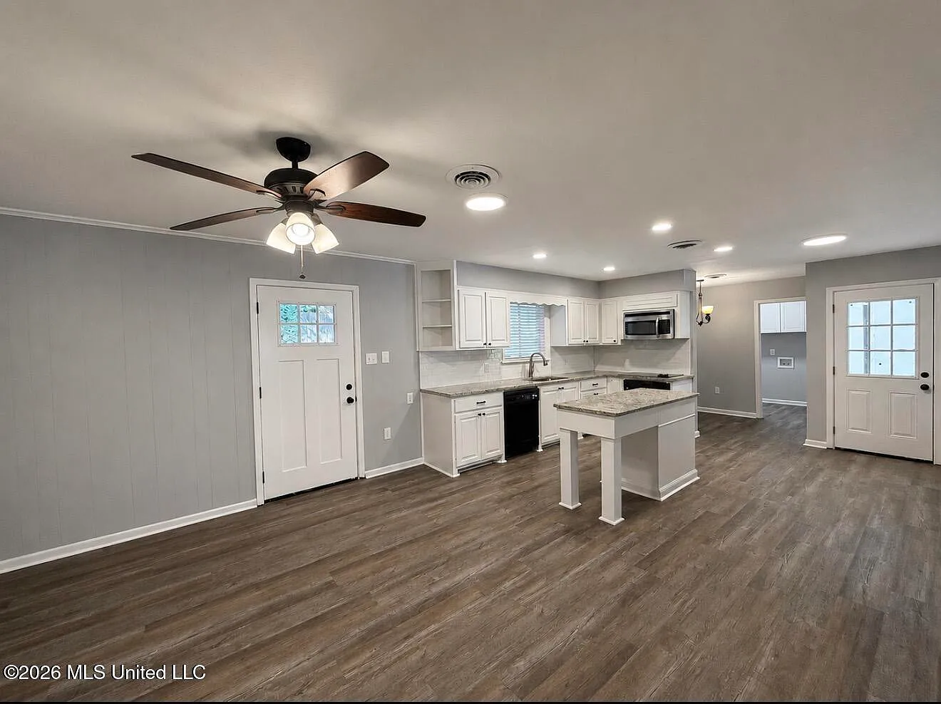 4 bed, 2.0 bath, 1769 sqft, $2,000 — Photo 3