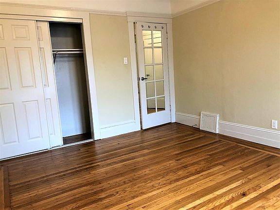 4th image of 250 Miramar Ave