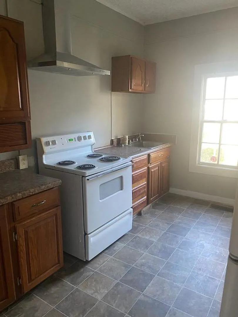 Two Bedroom Home — Photo 4