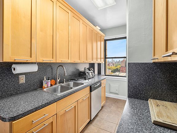 4th image of 175 W 76th St #10A