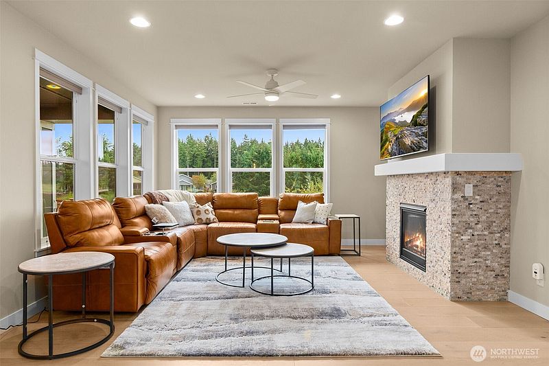 5th image of 8419 Orcas Loop NE