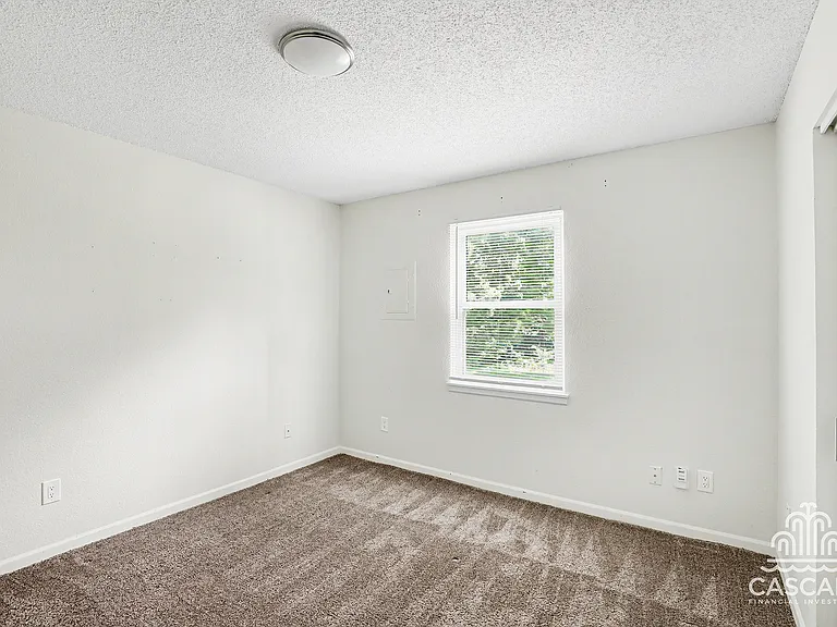 1032 NE Lindsay Ave — Photo 6