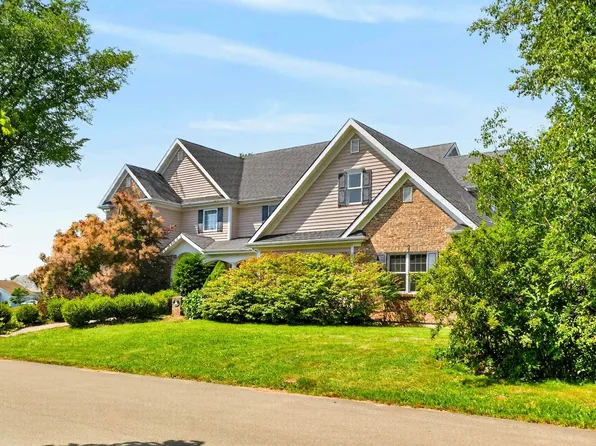 45 Brittany Dr, Charlottetown, PE C1A 9L8