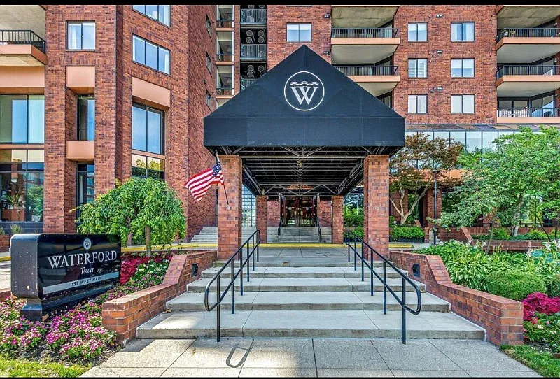 155 W Main St #700