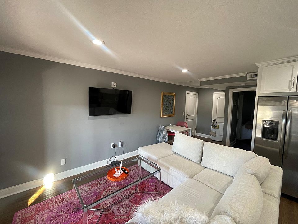 1st image of 333 W 45th St APT 309