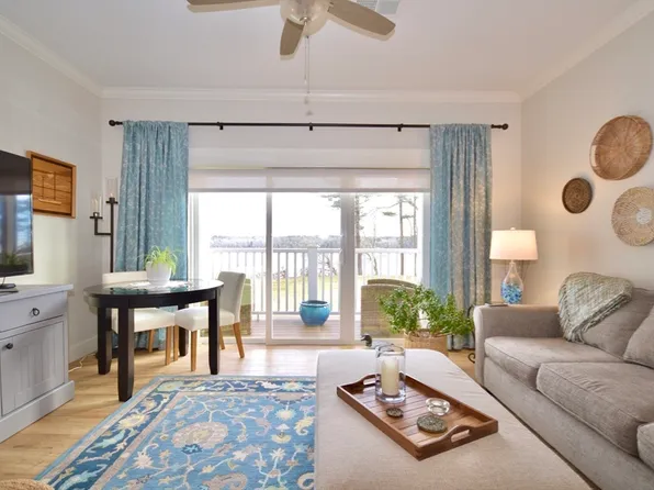 57 Long Point Rd #104, Lakeville, MA 02347