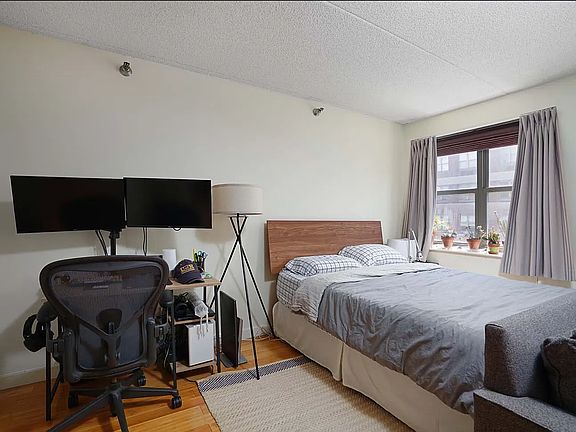 4th image of 516 W 47th St APT N5d