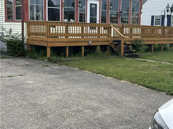 822 Strawberry Field Rd, Warwick, RI 02886