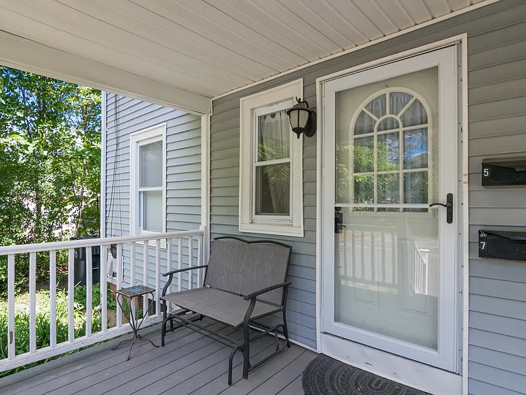 5 Greenwood Ct — Photo 2